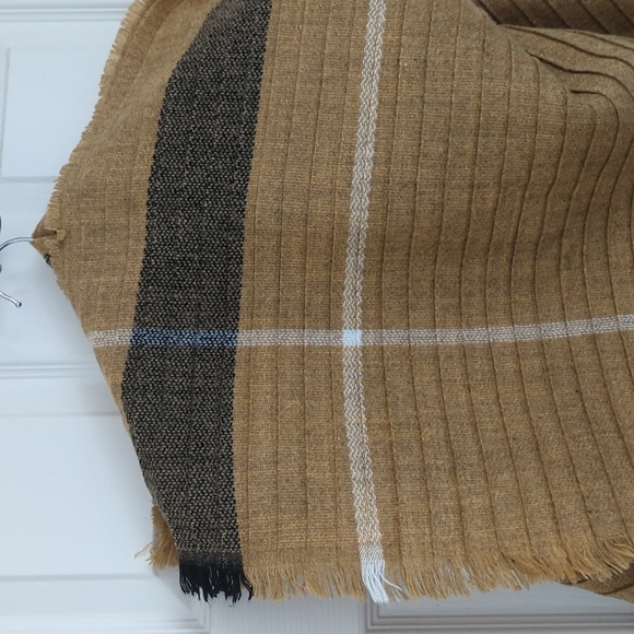 A New Day wrap *NWOT! - Picture 3 of 10